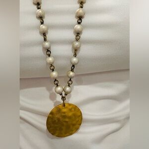 Elegant Gold and Cream Pendant Necklace